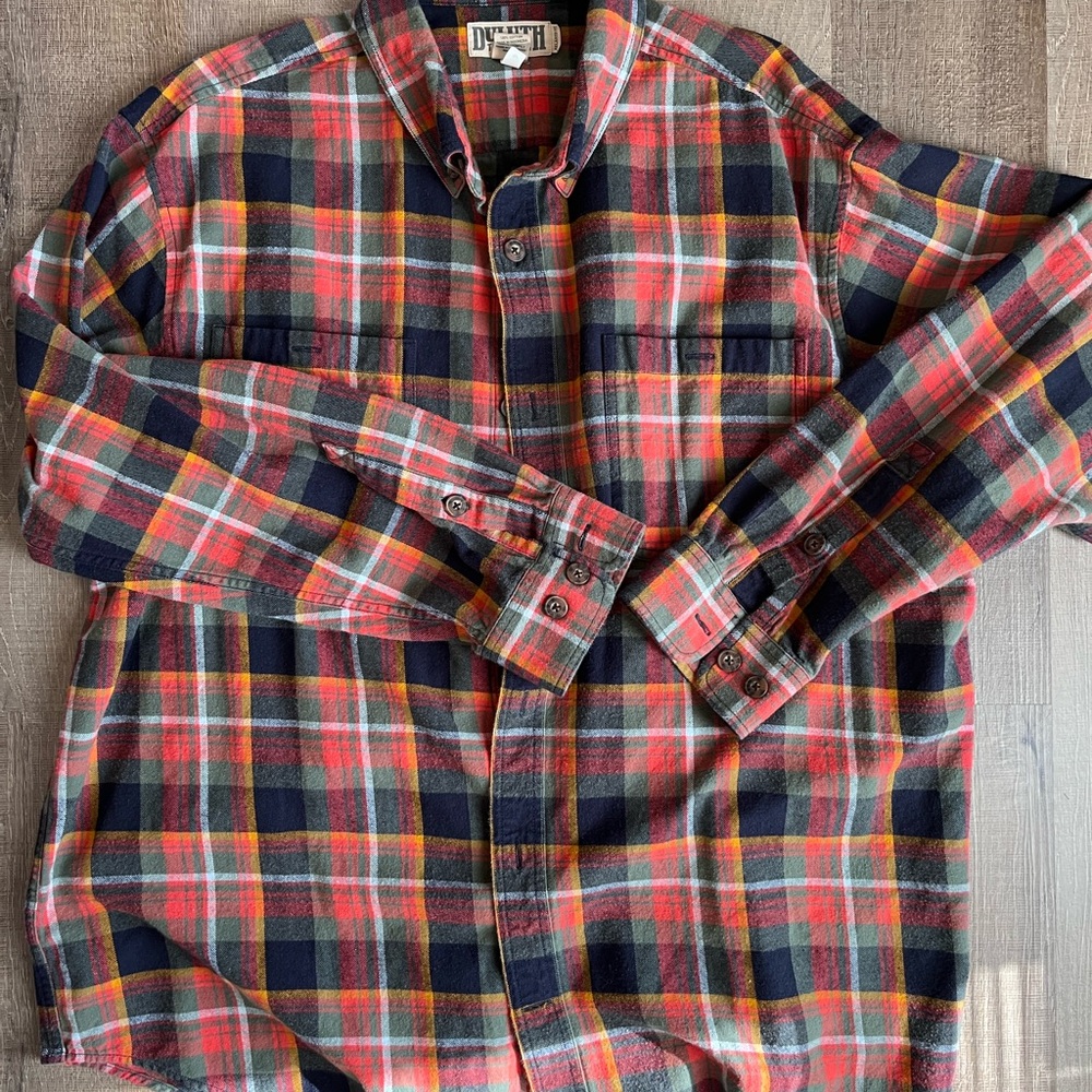 Men’s Duluth flannel button down plaid shirt XL orange blue rugged hiking work
